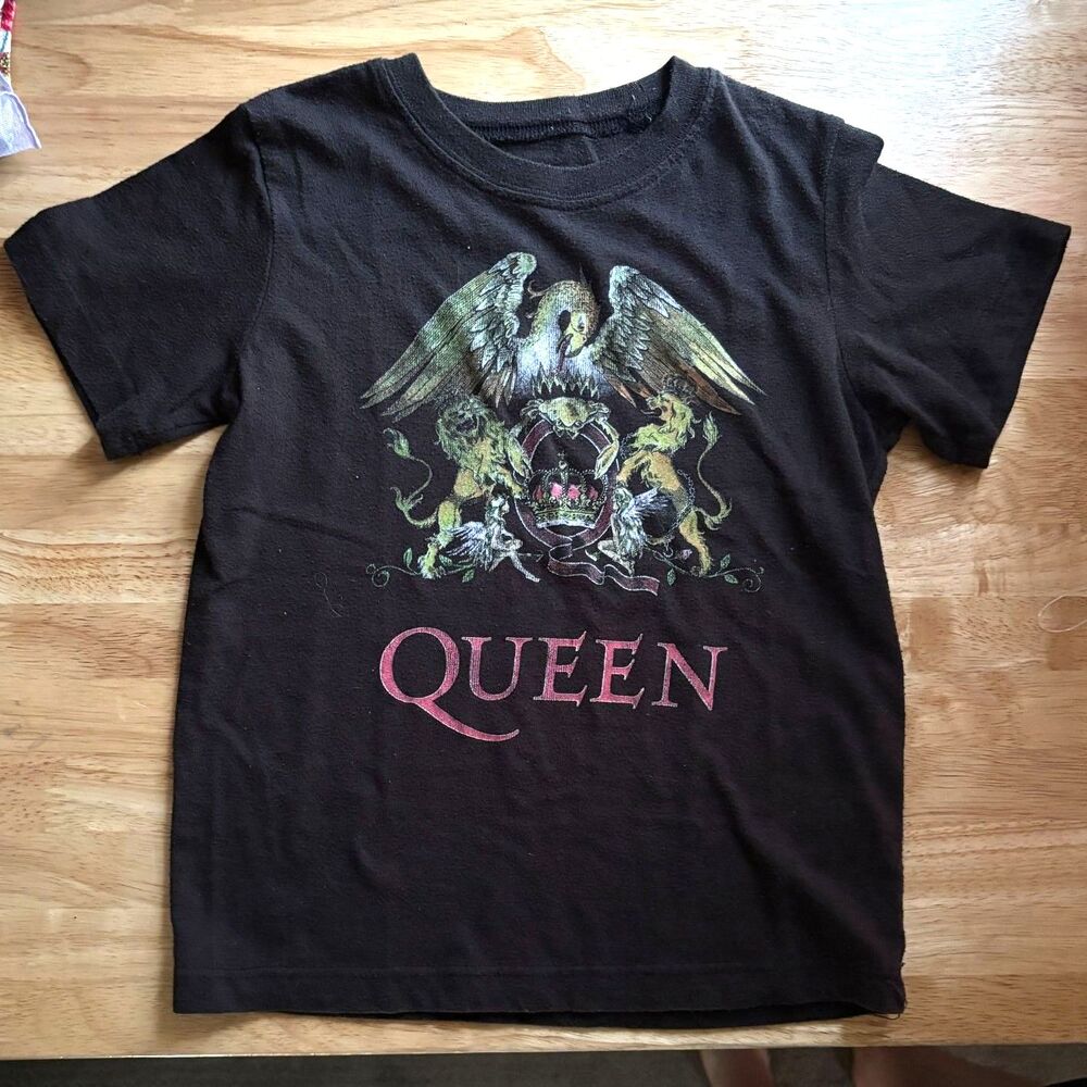QUEEN FREDDIE MERCURY ERA NIGHT AT THE OPERA QUEEN CREST RETRO BAND T-SHIRT 4T